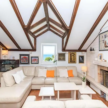 Three Bedroom With Terrace And Sea View