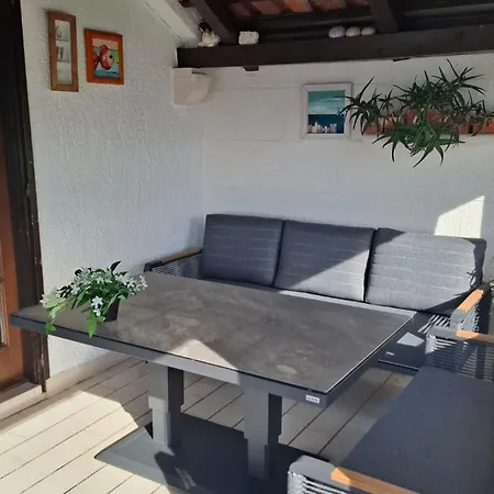 Three Bedroom With Terrace And Sea View Διαμέρισμα Postira